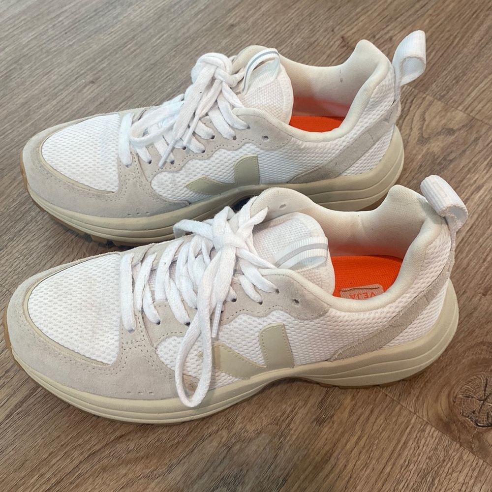 VEJA
Venturi suede and leather-trimmed Alveomesh sneaker